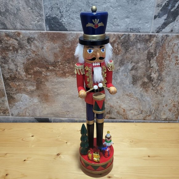 Wooden Nutcracker Drummer on Pedistool Gifts Tree Blue Red - Picture 9 of 13